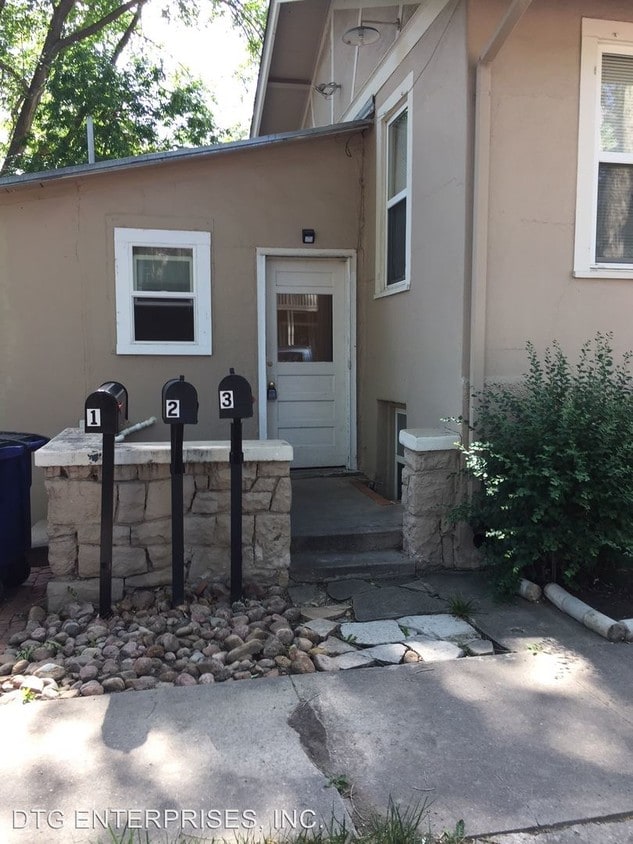 Primary Photo - 1021 E Platte Ave