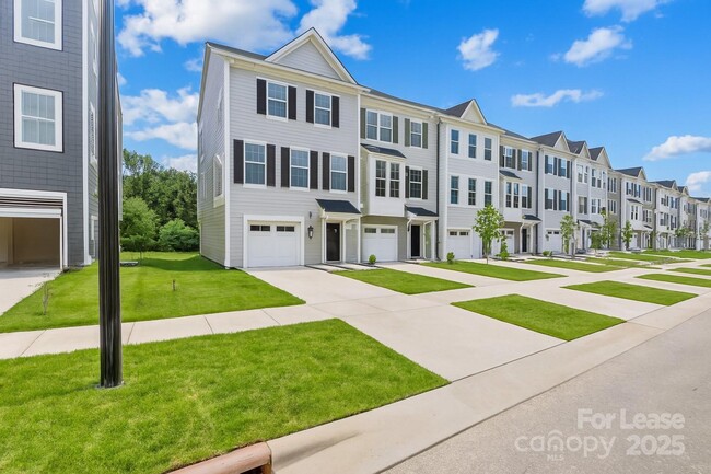 Building Photo - 3322 Beeler Ln