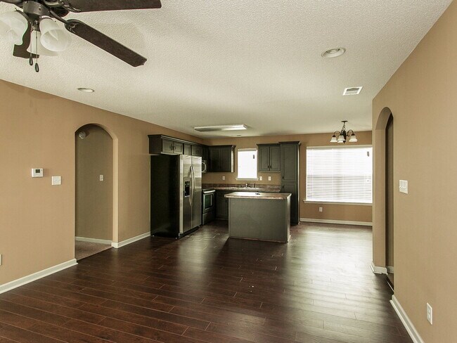 Foto del edificio - 7281 Green Ash Dr