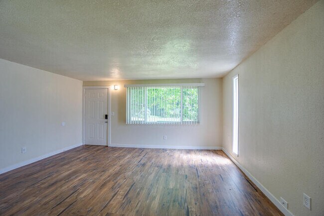 Building Photo - TWO BEDROOM NEAR NEW CASINO AND SHOPPING