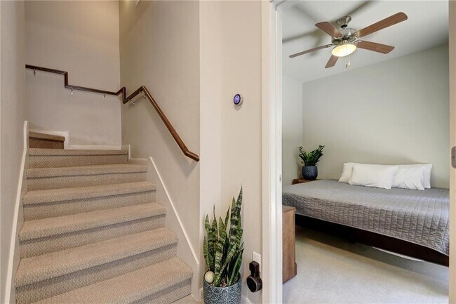 Foto del edificio - 3405 Charlotte Rose Drive