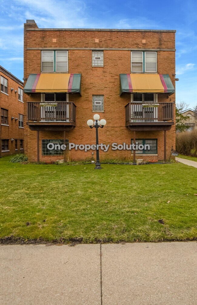 Building Photo - 925 W 35th Ave