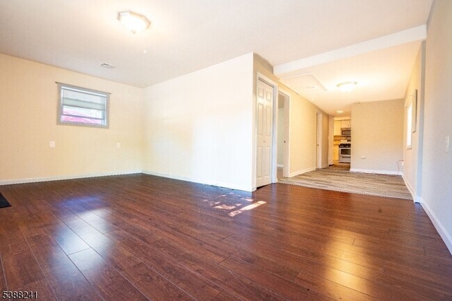 Foto del edificio - 354 Maxim Dr