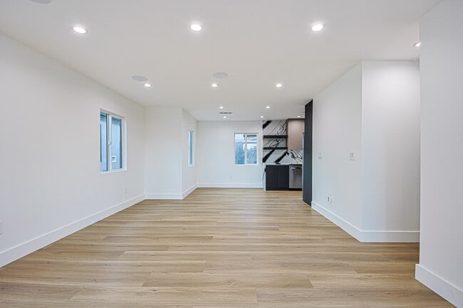 Foto del edificio - 4573 Triggs St