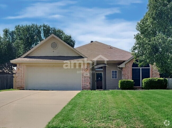 Building Photo - 605 Arbor Ln