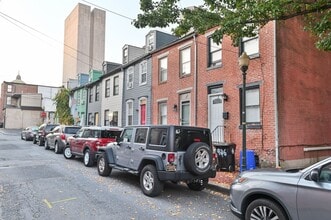 Building Photo - 926 Grand St