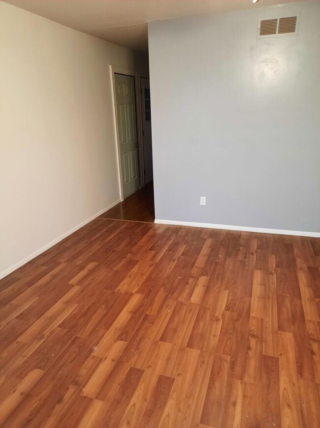 Living room - 5576 Sullivant Ave