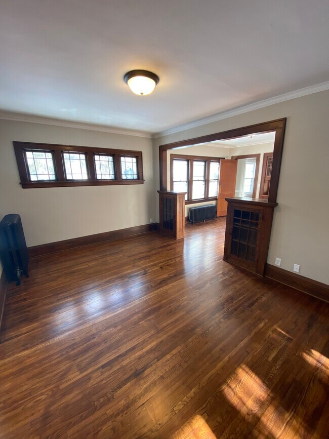 Living Room - 605 Ohio St