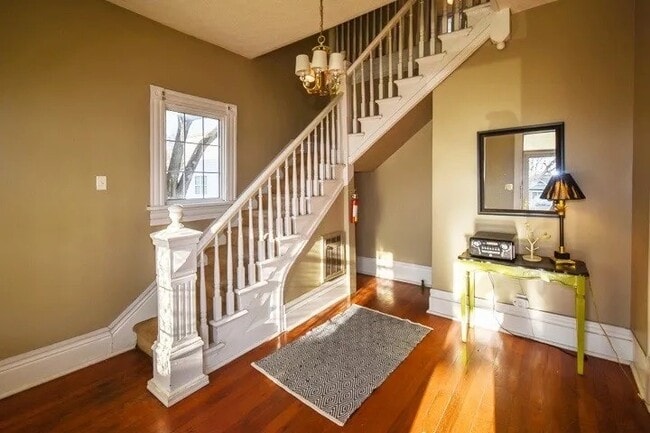 Building Photo - 808 E 11th Ave