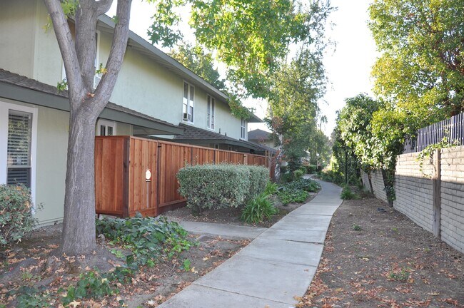 Building Photo - 5582 Magnolia Terrace