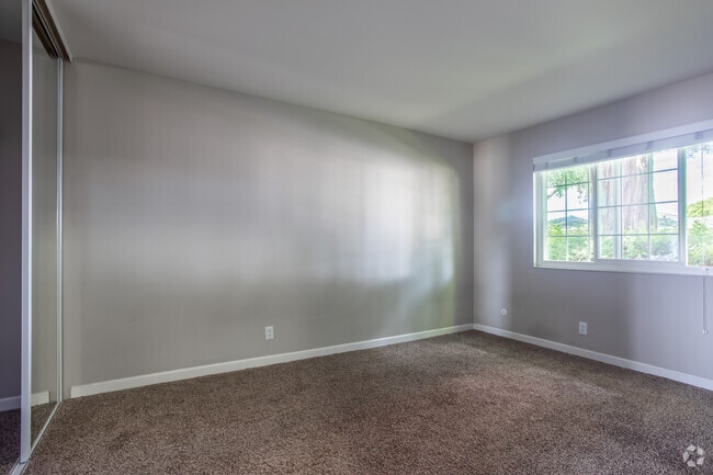 2BR, 1BA - 808 SqFt - Camden Village