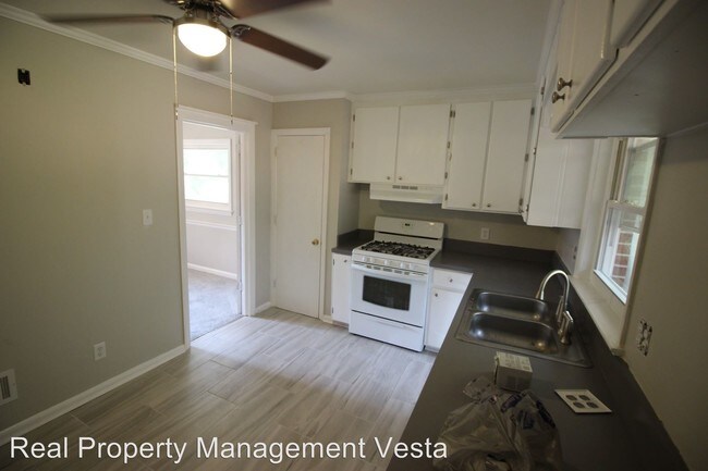 Building Photo - 4 br, 2 bath House - 2961 Crestline Drive