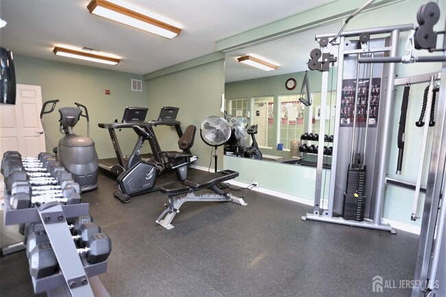 Building Photo - 102 Wellington Park Dr