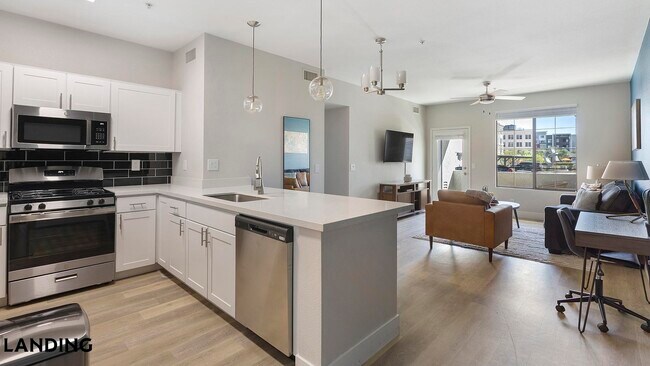 Foto del edificio - 9242 W Russell Rd