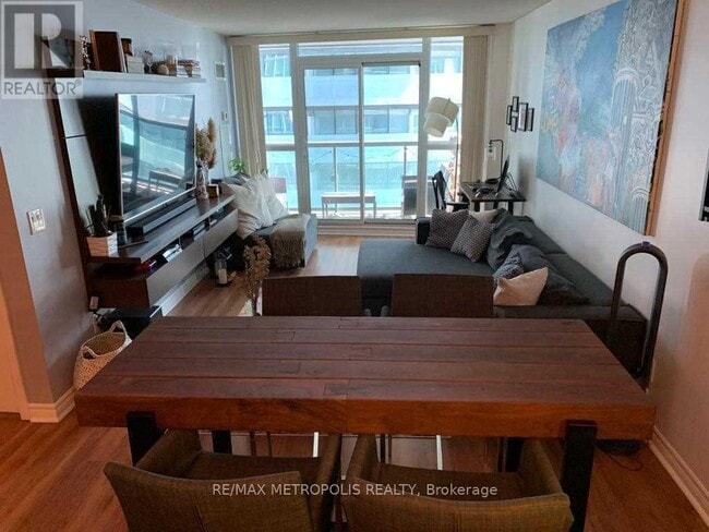 Building Photo - 19 Grand Trunk Crescent