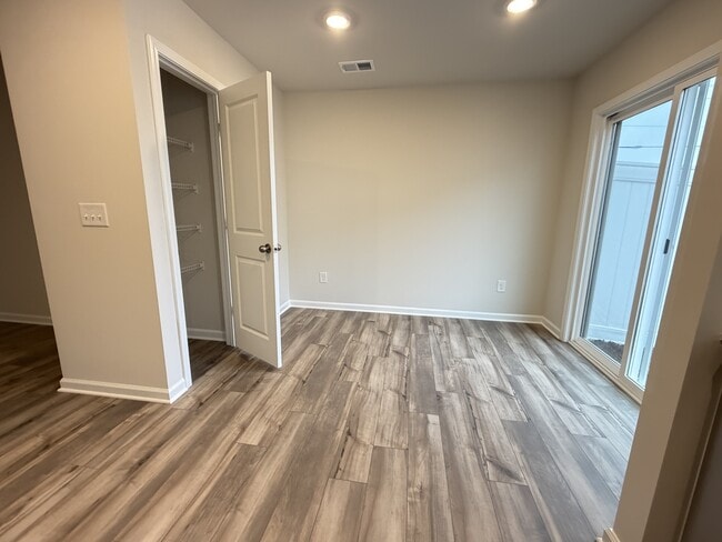 Foto del edificio - 244 Bones Rd