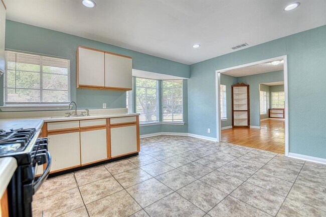 Foto del edificio - 6028 Fairway Ave