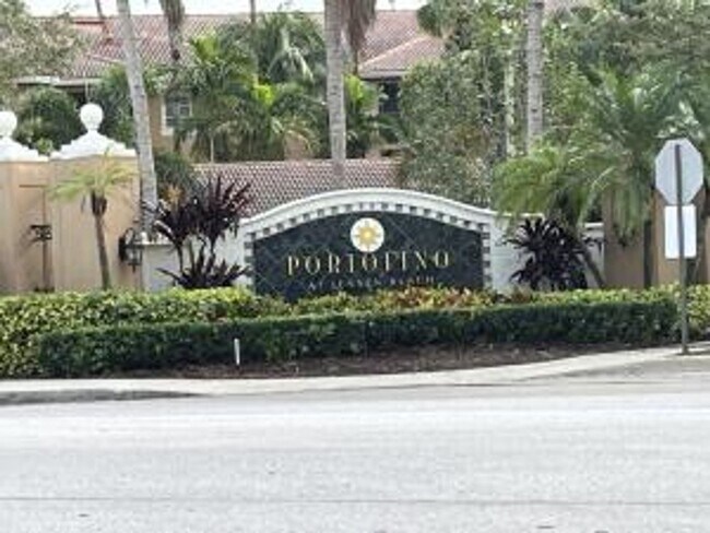 Foto del edificio - 2/2 Condo with Lake Views in Portofino at ...