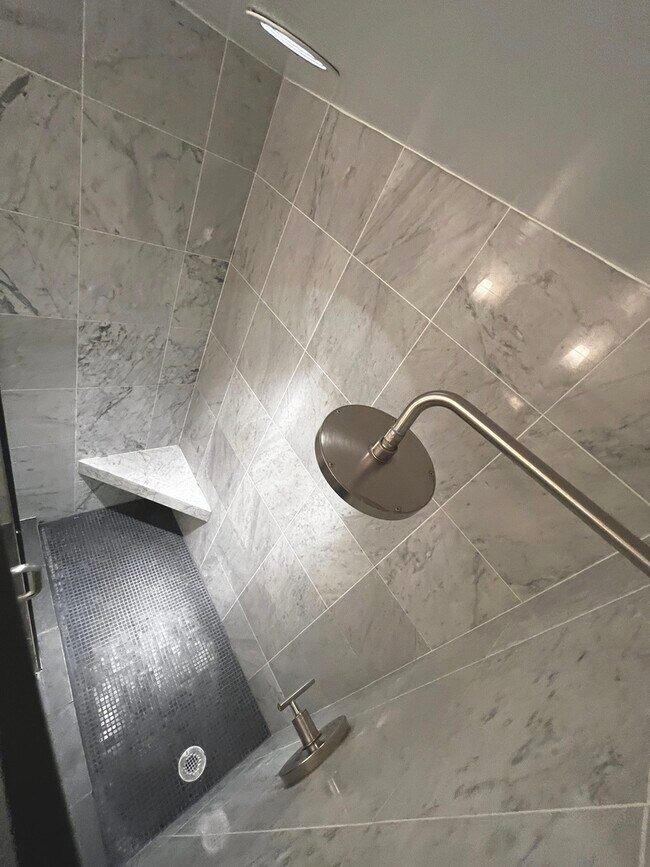 Foto del edificio - 4250 N Marine Dr
