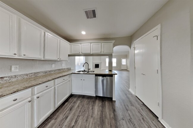 Building Photo - 22723 W Waterlake