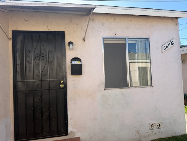 Foto del edificio - 6811 Chanslor Ave