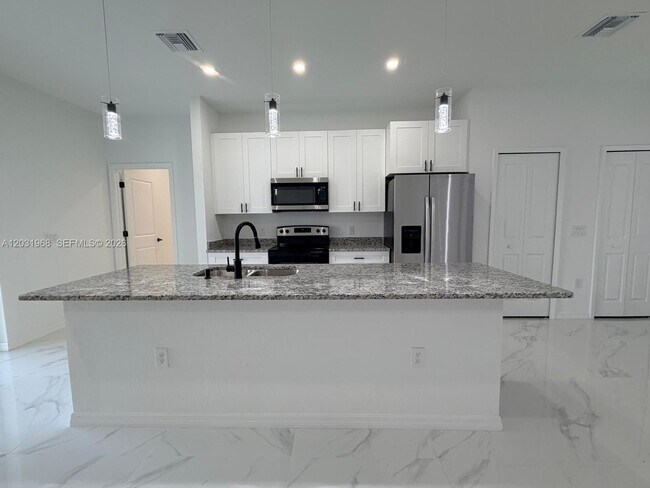 Foto del edificio - 2706 72nd St W