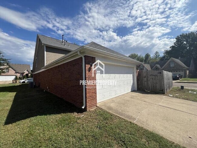 Building Photo - 903 Divi Ln