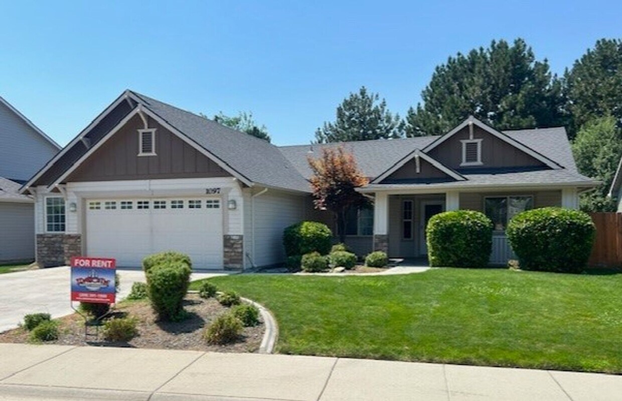 Primary Photo - Beautiful 3 bed 2 bath home in the Woodsid...