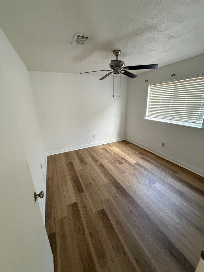 Foto del edificio - 3211 Mesquite Dr