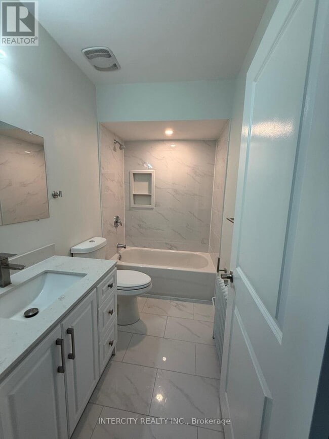 Building Photo - 380 Clinton St