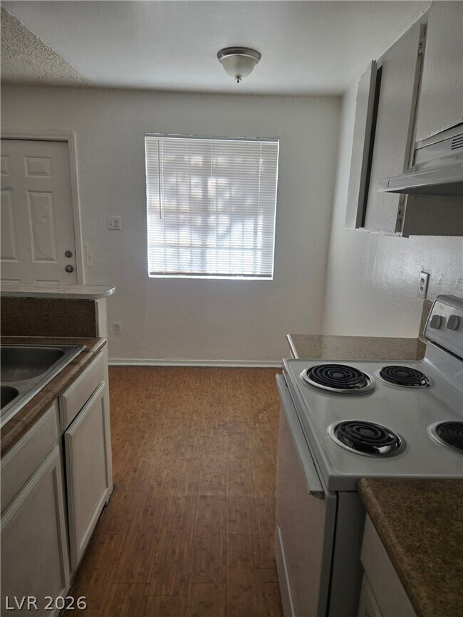 Foto del edificio - 708 Jackson Ave