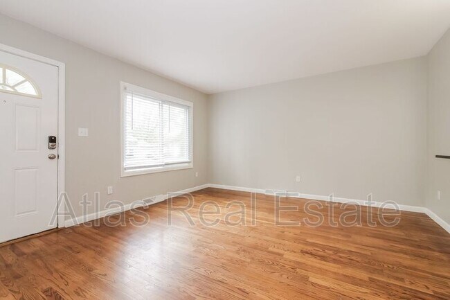 Building Photo - 9919 Benson Dr