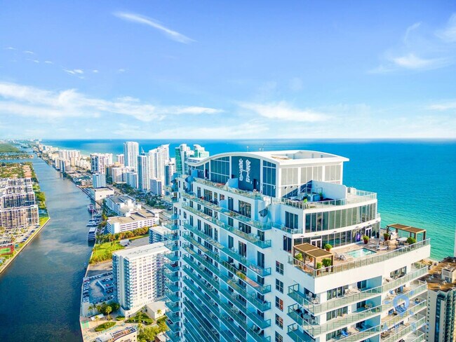 Building Photo - 4010 S Ocean Dr