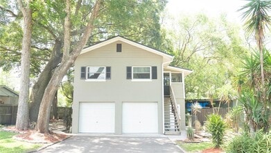 Building Photo - 2116 Henderson Dr