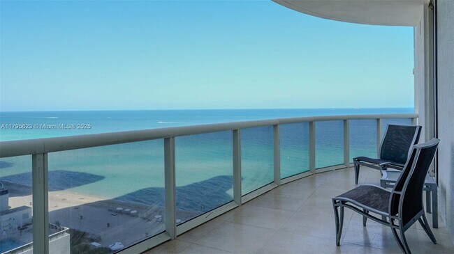 Foto del edificio - 15901 Collins Ave
