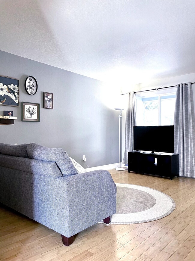 Foto del edificio - 243 W 13th Ave