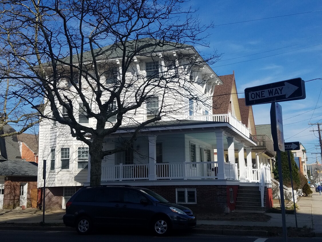 Corner Restored 1909 Victorian with L wrap around porch - 4907 Atlantic Ave