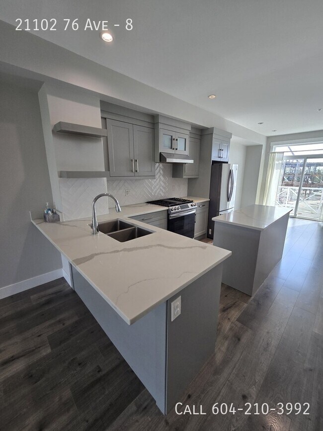 Photo du bâtiment - Langley Townhome Near Willoughby
