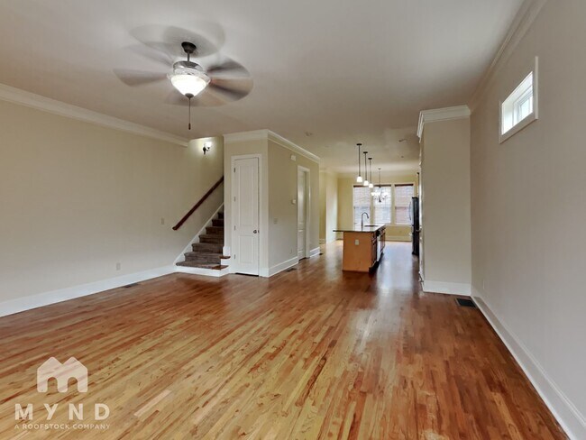 Foto del edificio - 3020 Eltham Pl