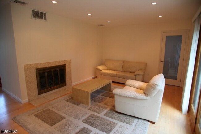 Building Photo - 21 Alcott Dr