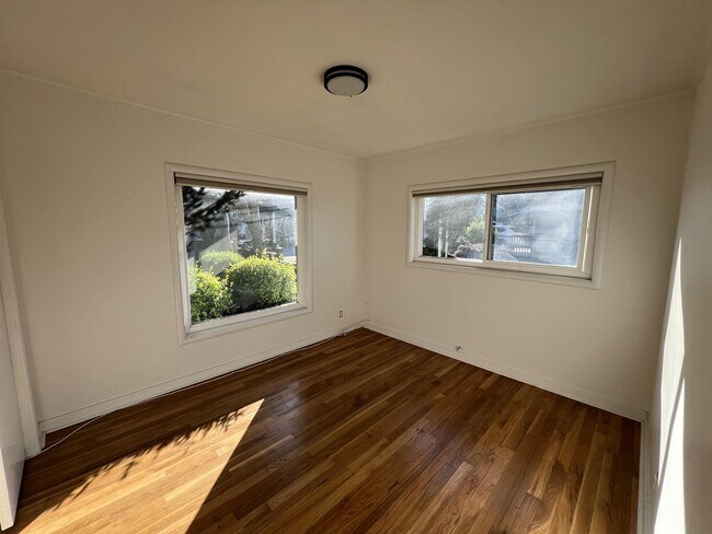 Foto del edificio - 421 Sierra Point Rd