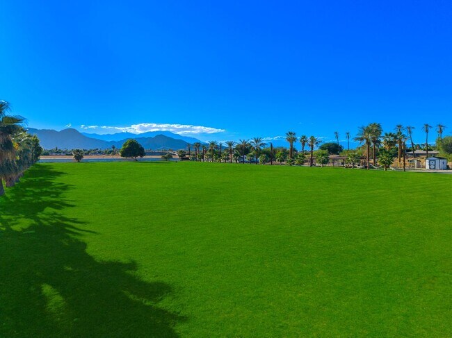 Foto del edificio - 80886 Avenue 50