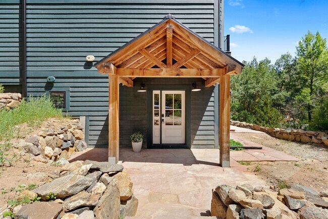 Foto del edificio - 205 Loop Dr