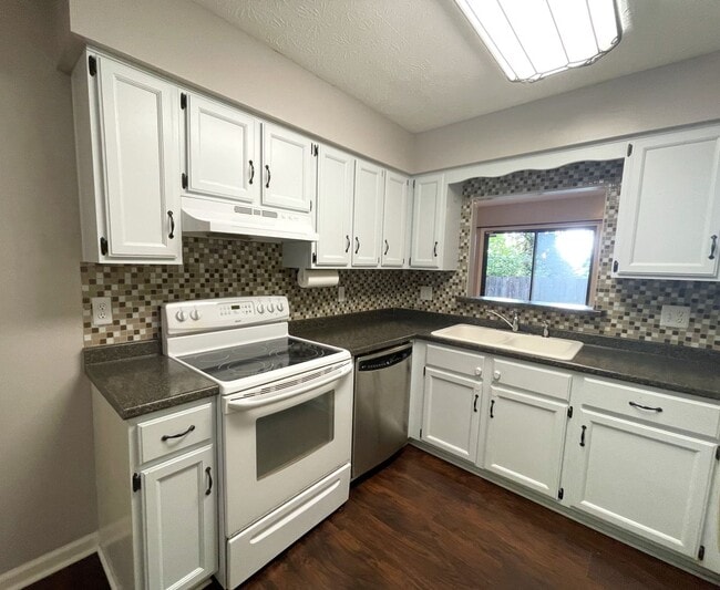 Photo - Large 2 bedroom townhome in East Knoxville!