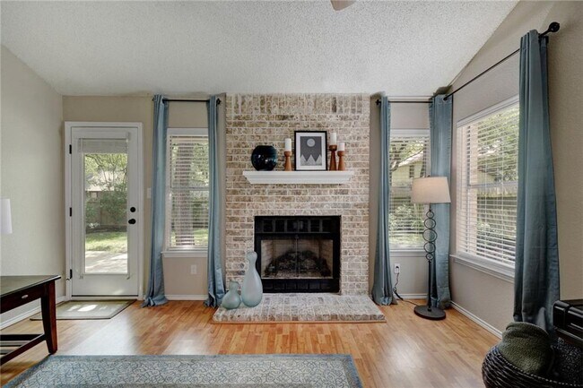 Foto del edificio - Stunning 4 Bedroom, 2.5 Bath Home in Milwo...