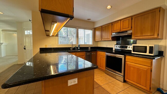 Building Photo - Large Townhome Mililani Mauka Hampton Cour...