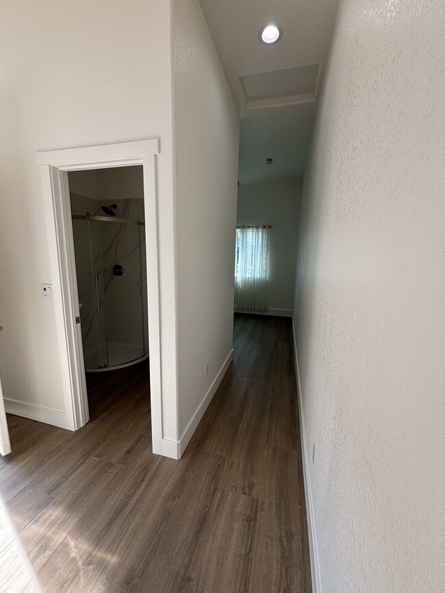 Bathroom/ hallway - 9120 Bridalveil Cir