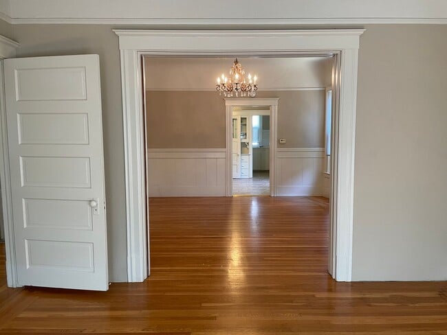 Building Photo - USTREET2615