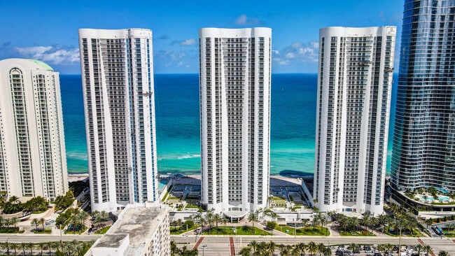 Foto del edificio - 15901 Collins Ave