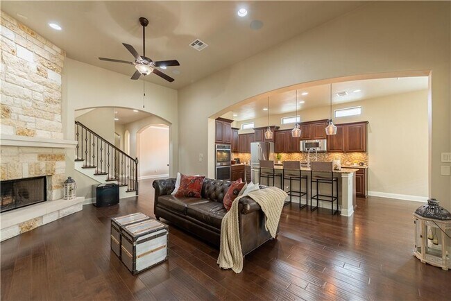 Foto del edificio - 407 Indianwood Dr